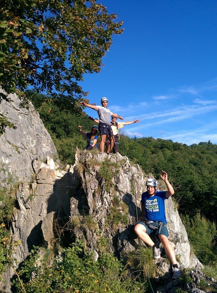 Combell team building parcours sur les rochers